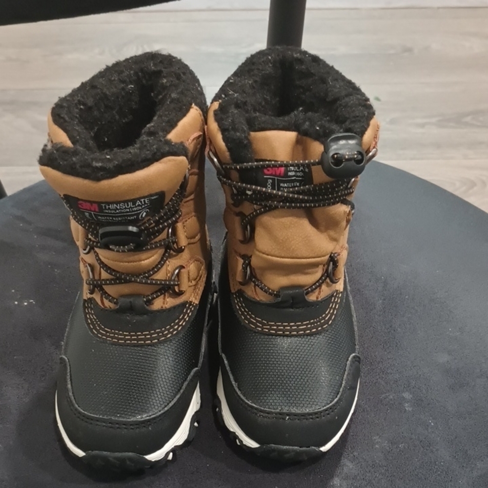3M Thinsulate Black and Brown Winter Boots for Rugged Terrain